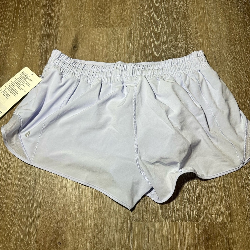 Lululemon Hotty Hot Low Rise Lined Short 2.5” - Picture 4 of 6
